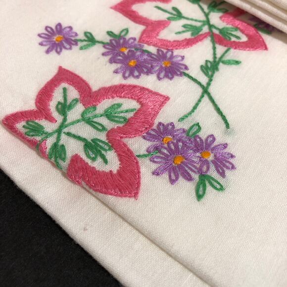 Vintage Pillowcase Set Embroidered Flowers Leaves Boho 19 x 30 Queen White - Picture 2 of 13